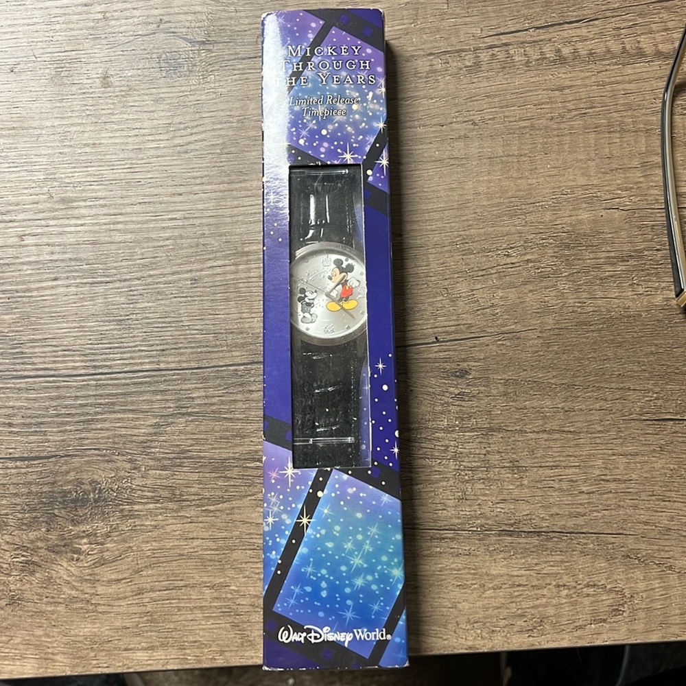 Walt Disney World Mickey Mouse Men’s NWOT Limited Release Watch
